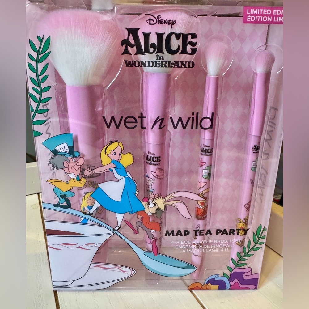 Disney Alice in Wonderland Wet n Wild Mad Tea Party Makeup Brush Set Limited